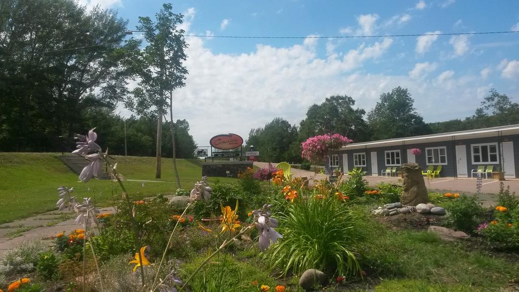 Cornerstone Motel Cheticamp Luaran gambar