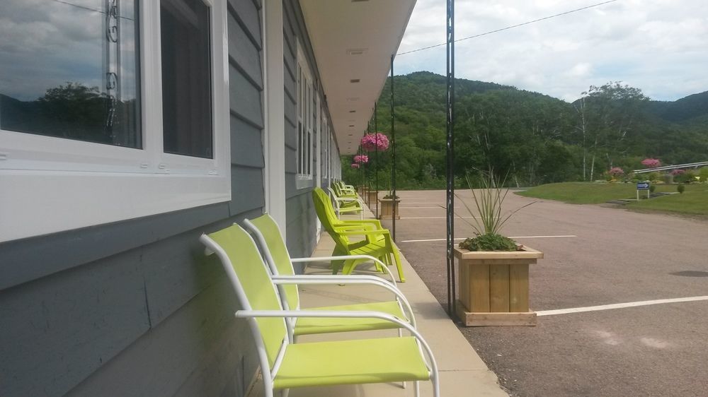 Cornerstone Motel Cheticamp Luaran gambar