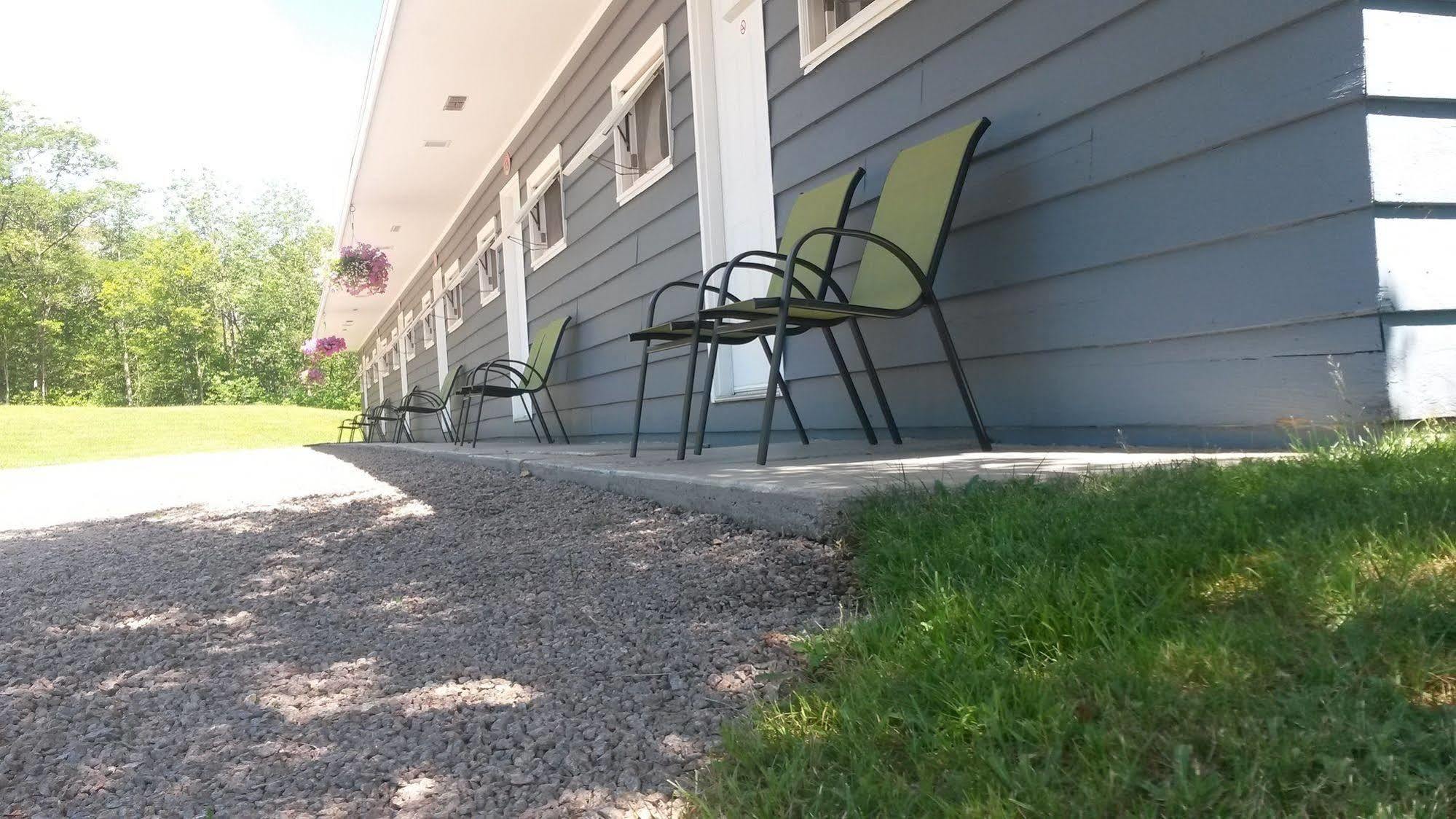 Cornerstone Motel Cheticamp Luaran gambar